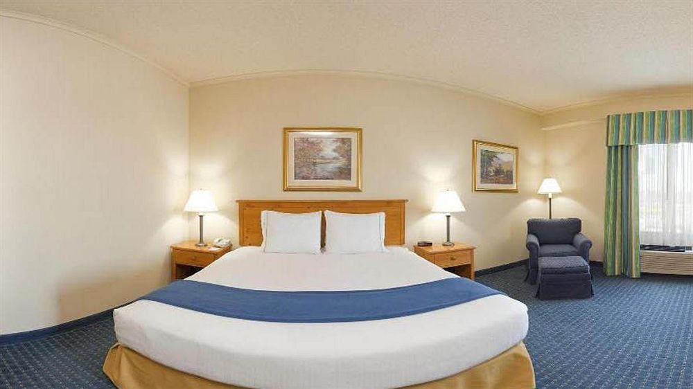 Holiday Inn Express Breezewood By Ihg Exterior foto