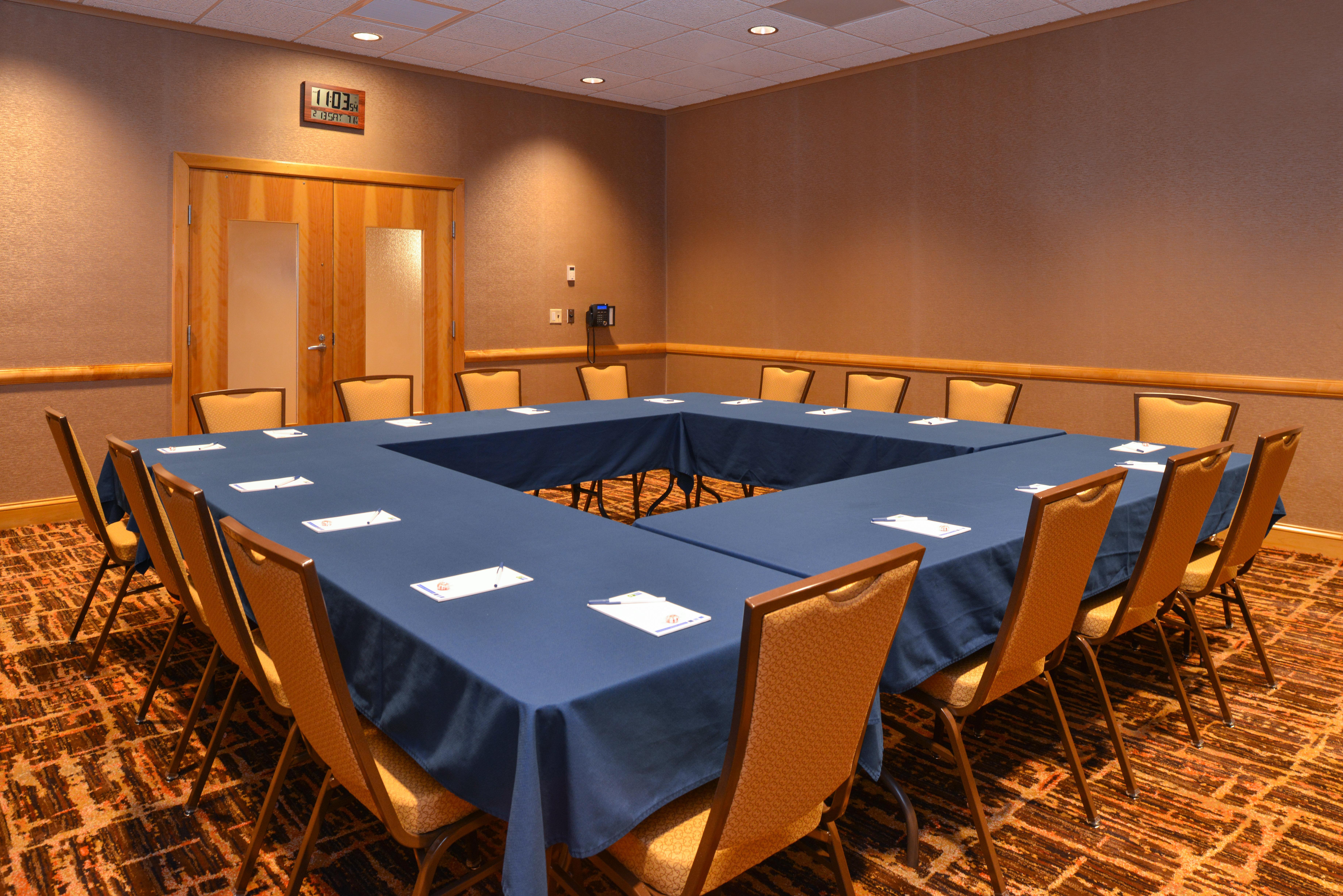Holiday Inn Express Breezewood By Ihg Exterior foto