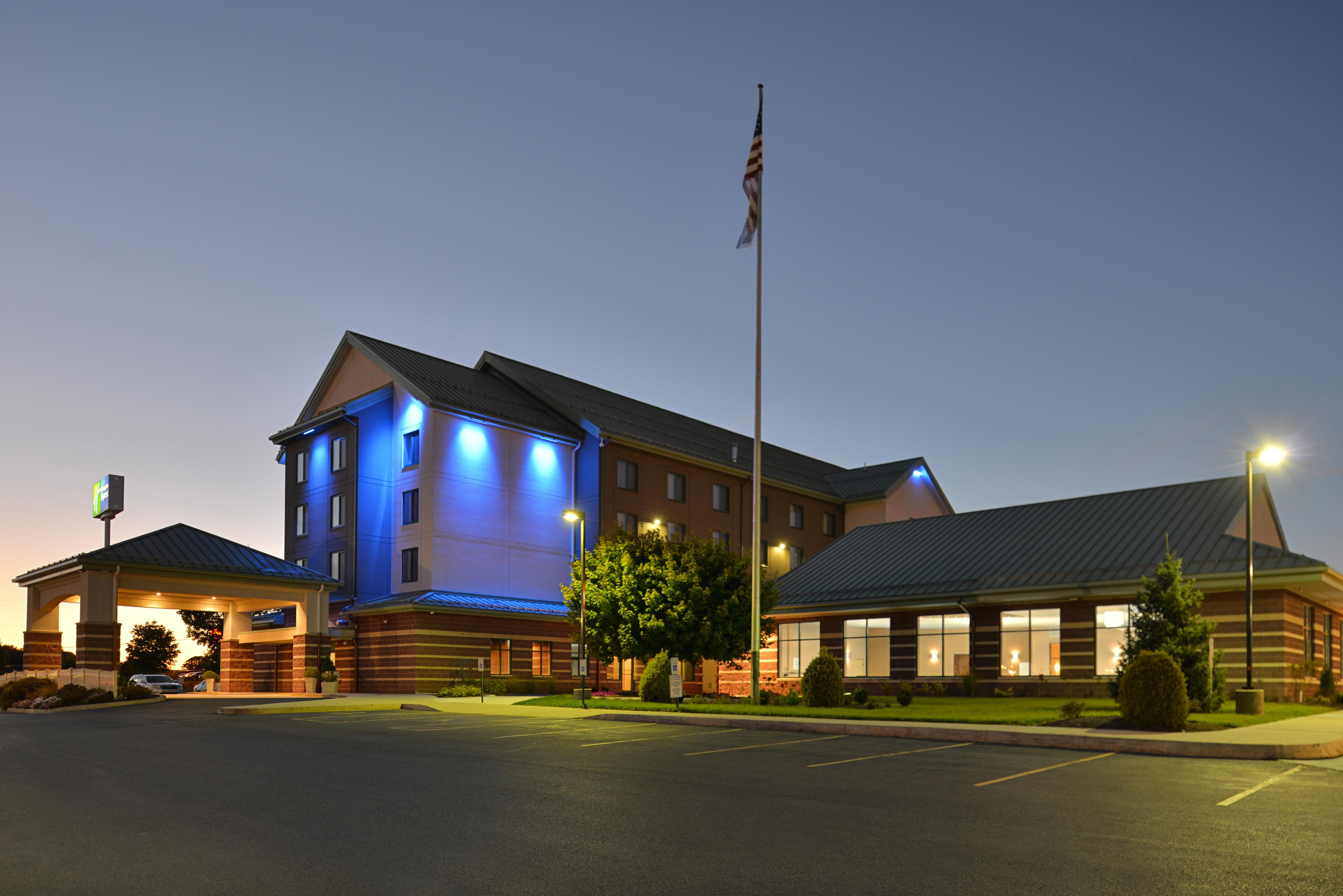 Holiday Inn Express Breezewood By Ihg Exterior foto