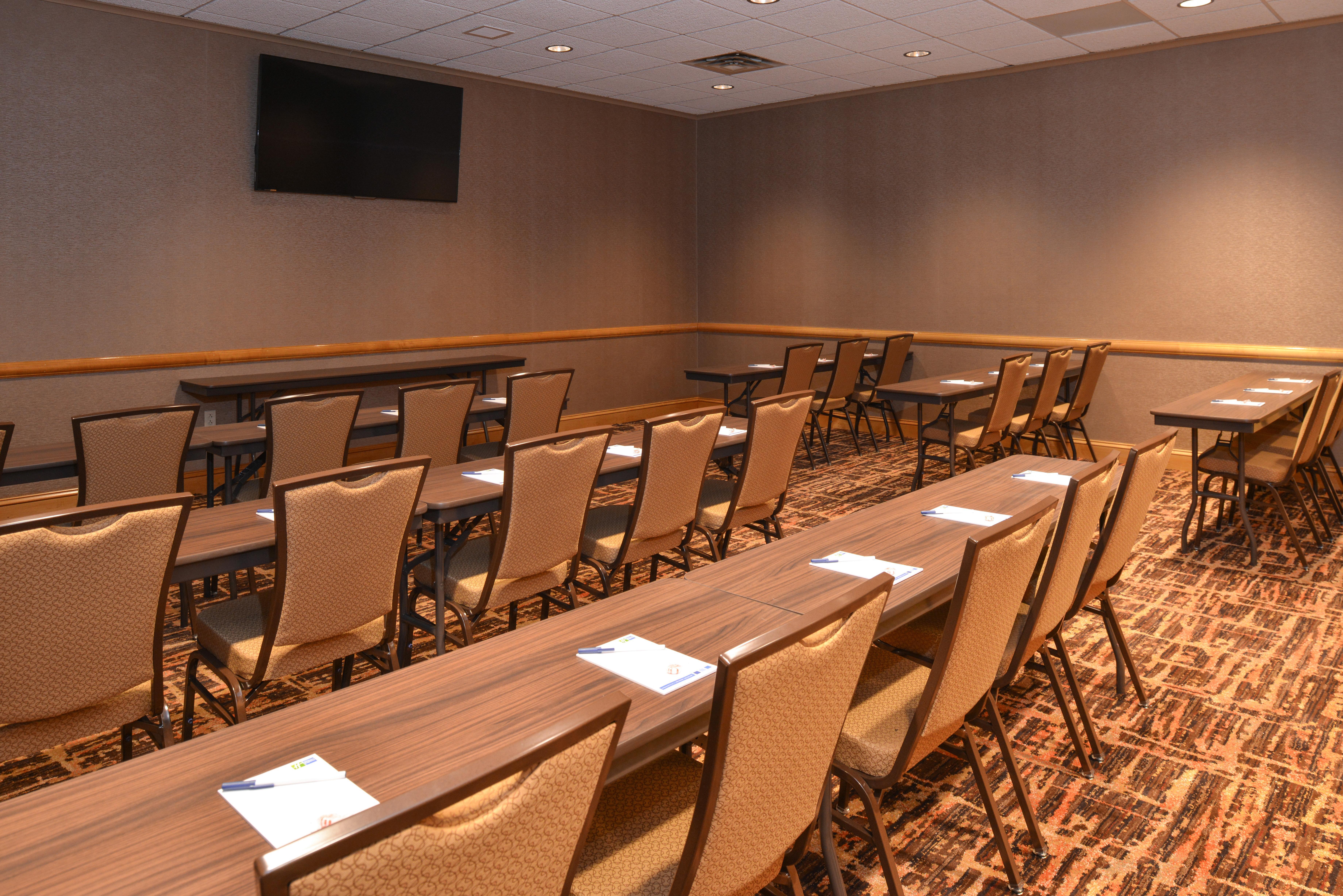 Holiday Inn Express Breezewood By Ihg Exterior foto