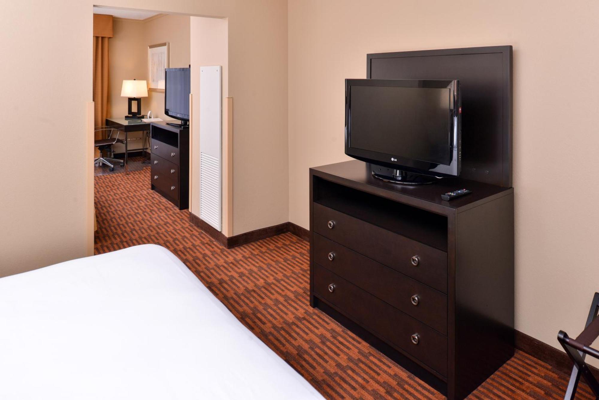 Holiday Inn Express Breezewood By Ihg Exterior foto